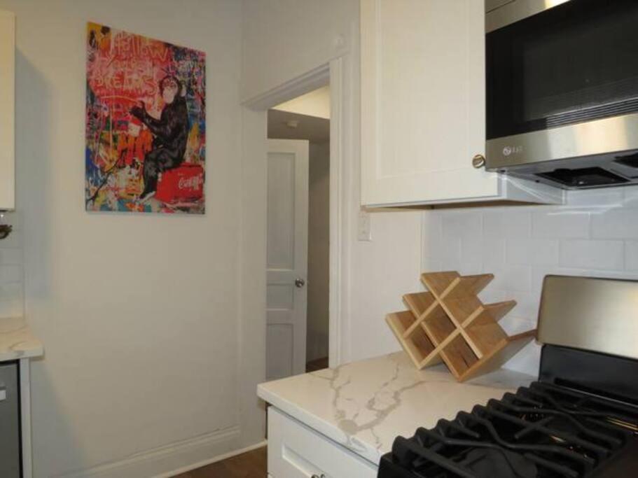Apartment Stylish Urban Living: Gateway To Bliss *