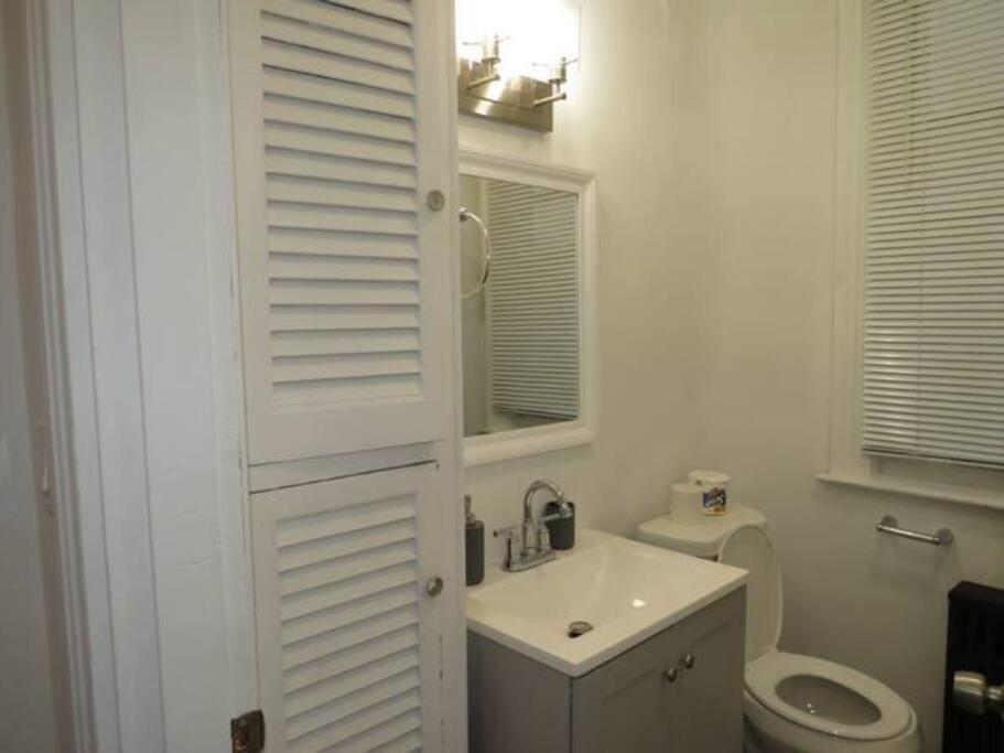 Stylish Urban Living: Gateway To Bliss Apartment *